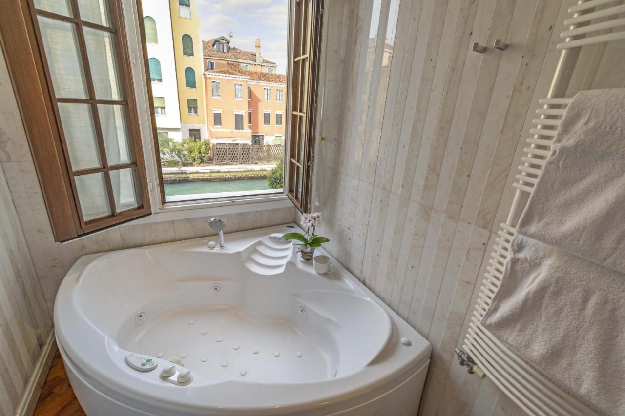 Tolentini Canal View & Terrace By Wonderful Italy Венеция Экстерьер фото
